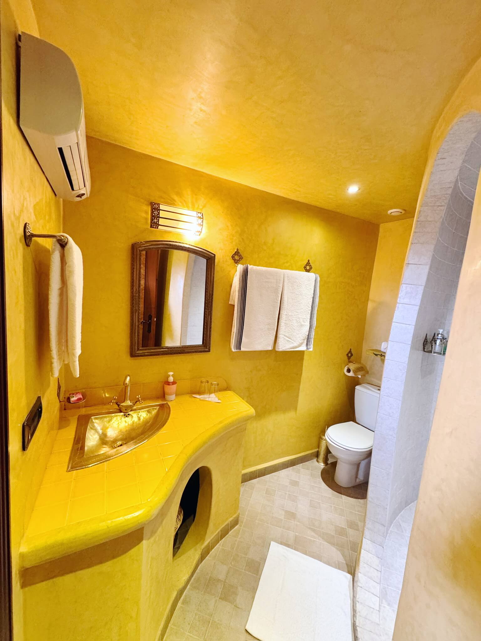 Intérieur chambre Suite Talmasla - Riad Dar Amoudou, Ouarzazate